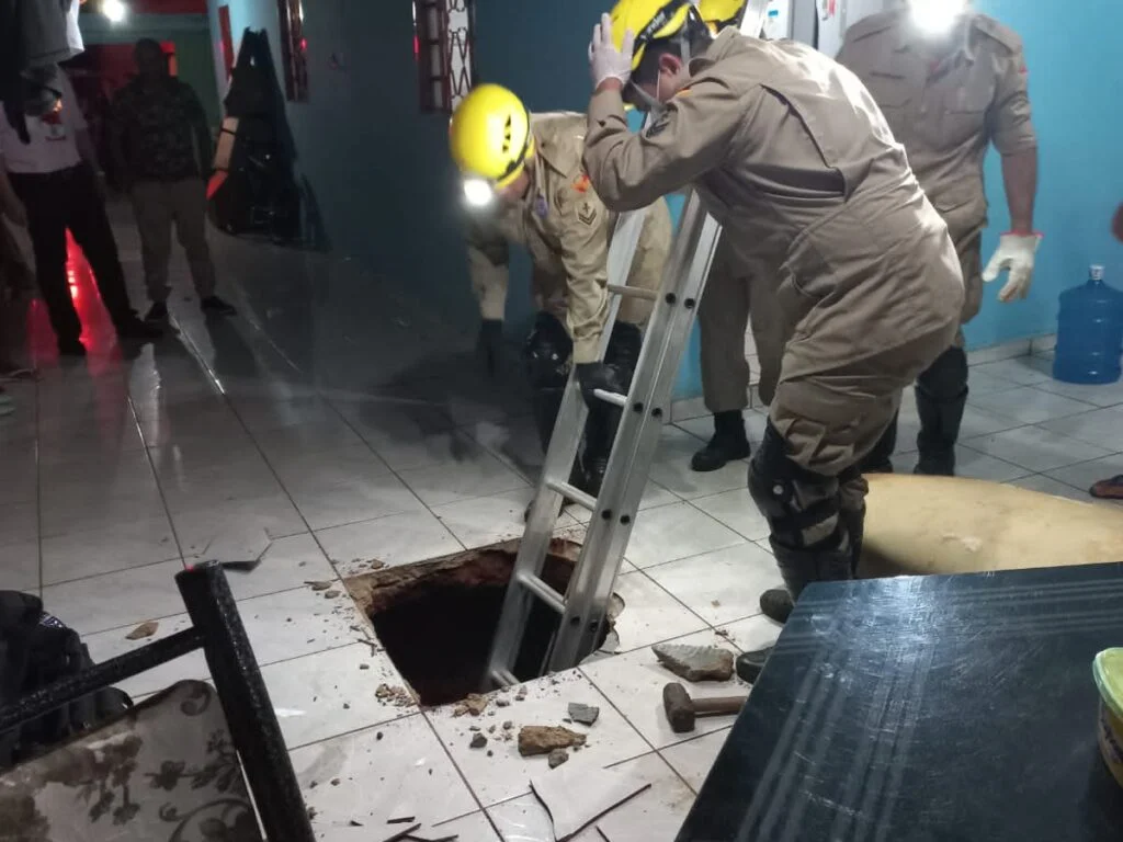 Criança é resgatada após cair em cisterna de três metros, em Itaberaí