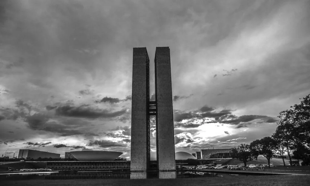 Câmara dos Deputados aprovou, o projeto de lei, que prevê o pagamento de pensão especial aos filhos e outros dependentes menores de 18 anos de mulheres vítimas de feminicídio.