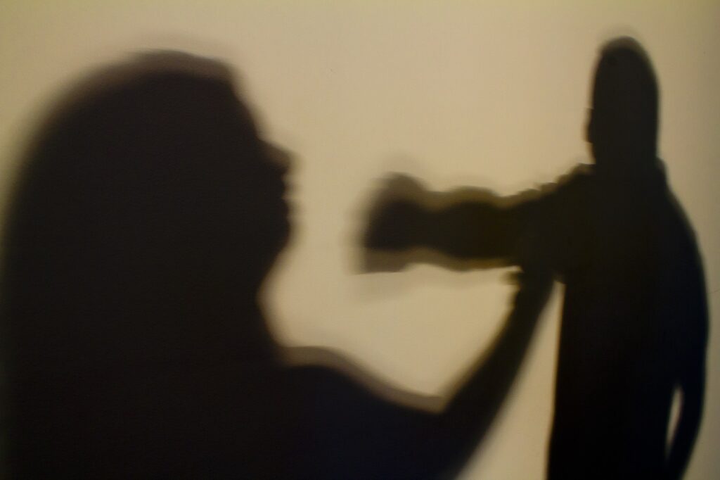 60% das mulheres vítimas de violência doméstica têm filhos com agressores