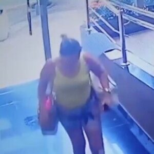 Cuidadora é presa suspeita de furtar idosa durante trabalho, em Goiânia