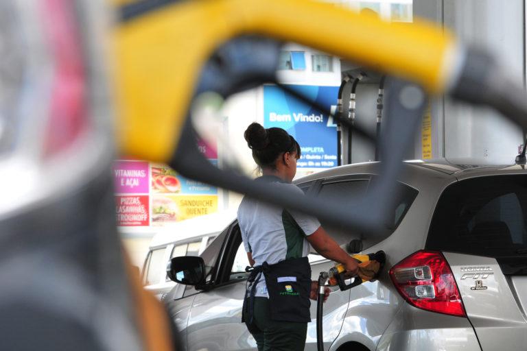 Valor dos combustíveis caem na última semana de outubro em Goiás; o litro do etanol foi o menor do País
