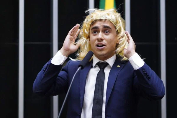 Nikolas Ferreira é condenado a pagar R$ 80 mil por transfobia em entrevista