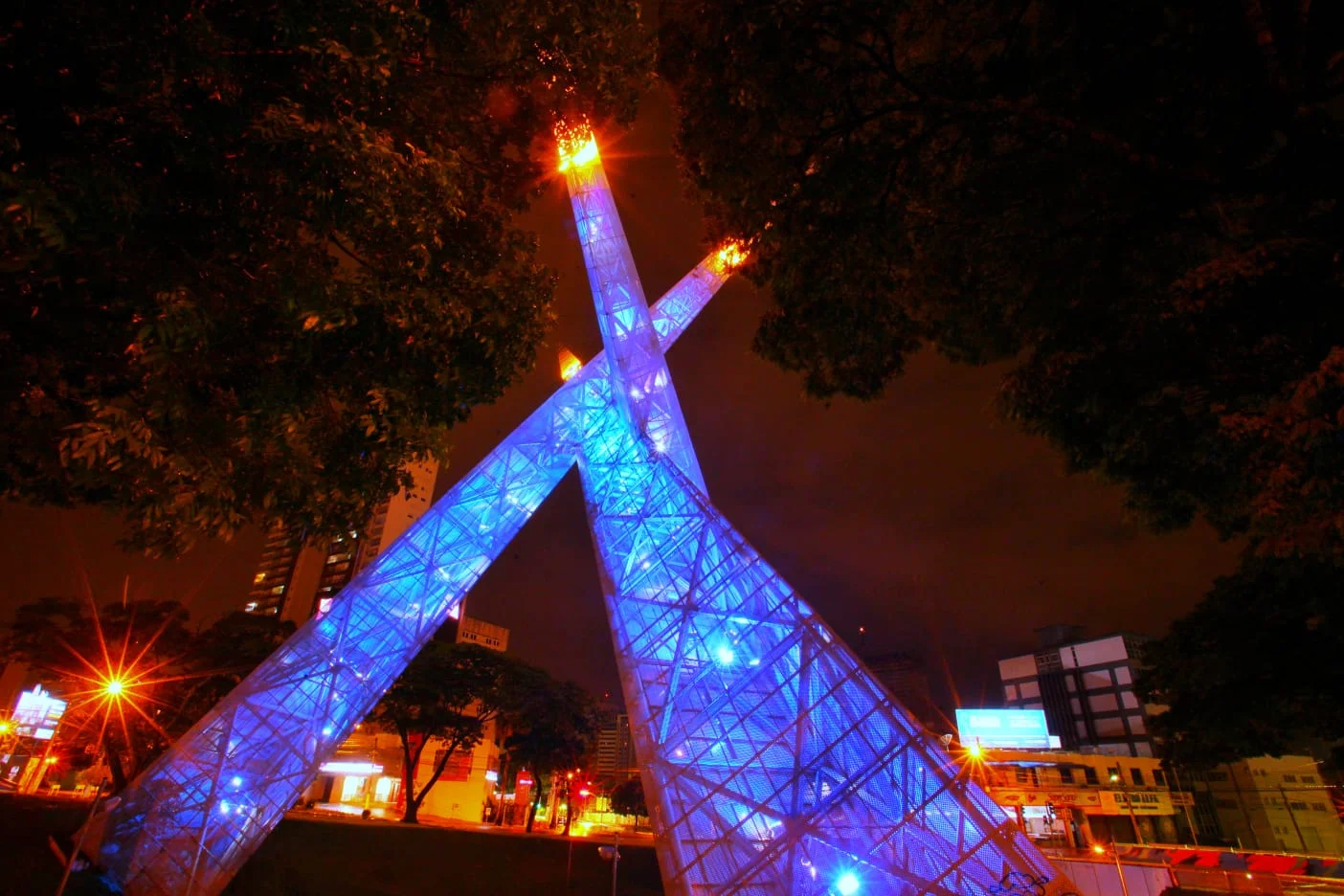 Prefeitura de Goiânia ilumina Viaduto Latif Sebba com a cor azul