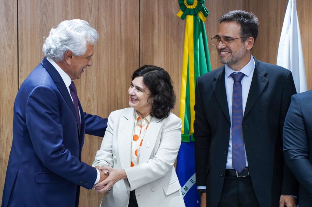 Ronaldo Caiado se reúne com ministra da Saúde em busca de recursos para o Estado