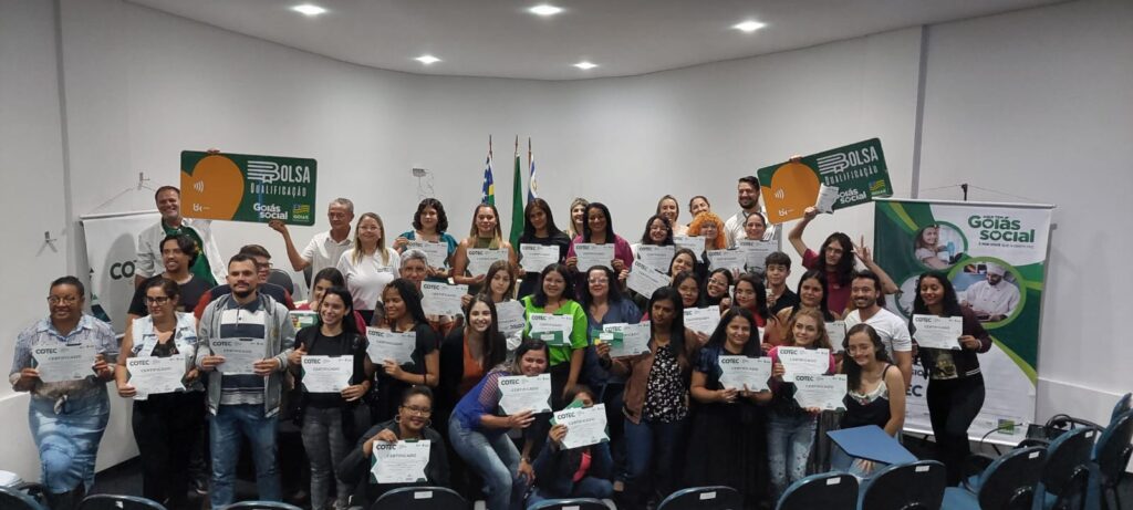 Governo de Goiás entrega certificados a formandos dos Colégios Tecnológicos