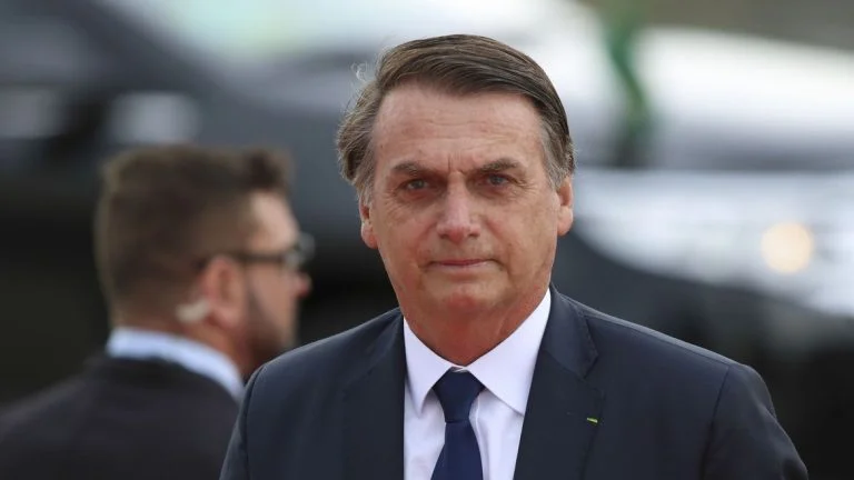 Enfermeira emprestou senha para excluir vacinação de Bolsonaro