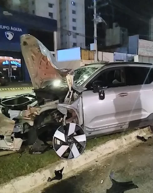 Acidente envolvendo quatro veículos deixa dois mortos, em Goiânia