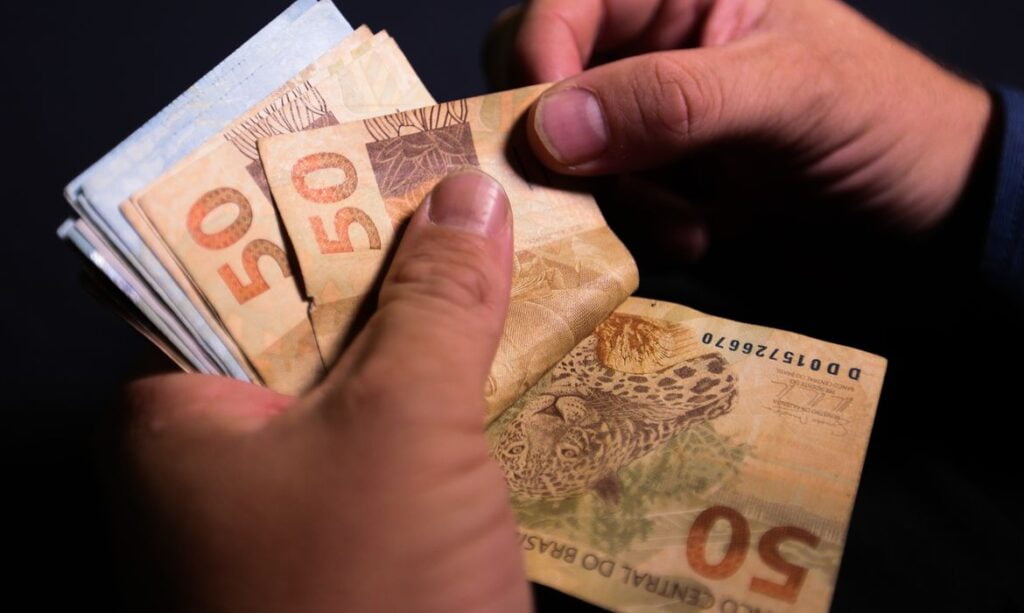 Salário mínimo terá aumento de R$ 92 a partir de 1º de janeiro de 2024