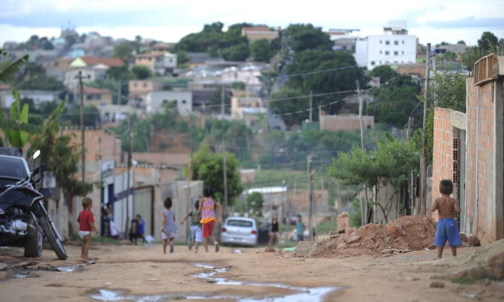 Brasil tem 32 milhões de crianças vivendo em situação de pobreza