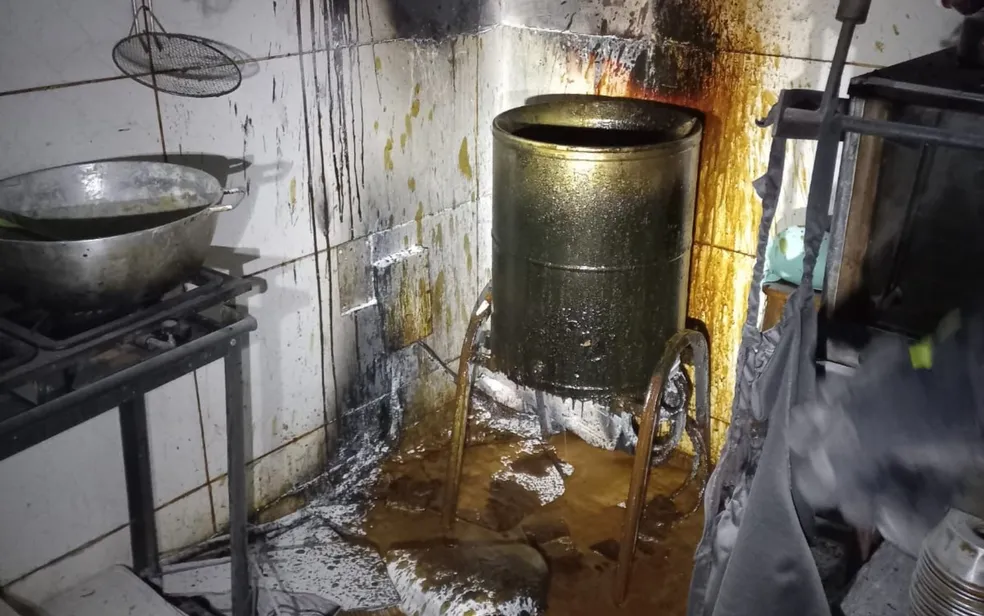 Fritadeira pega fogo e causa incêndio em lanchonete de Luziânia