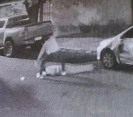 Jovem é espancado brutalmente durante briga após acidente de trânsito, em Goiânia