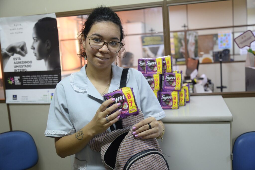 Dignidade Menstrual entrega mais de 44 mil pacotes de absorventes à mulheres