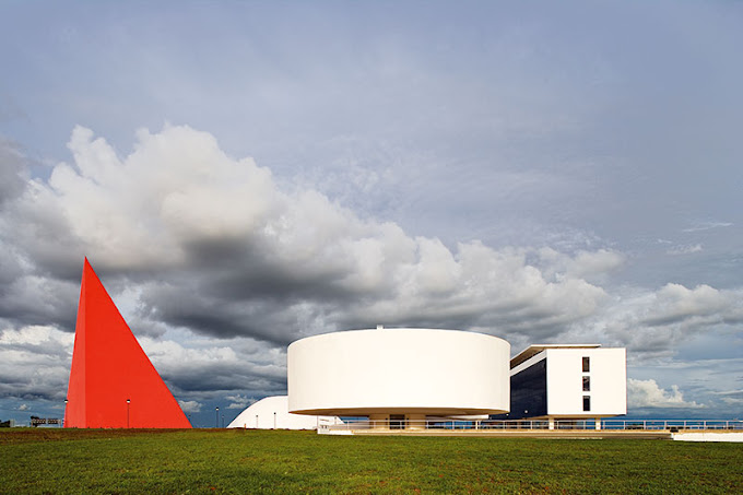 João Niemeyer vem a Goiânia conhecer projetos do governo para o CCON