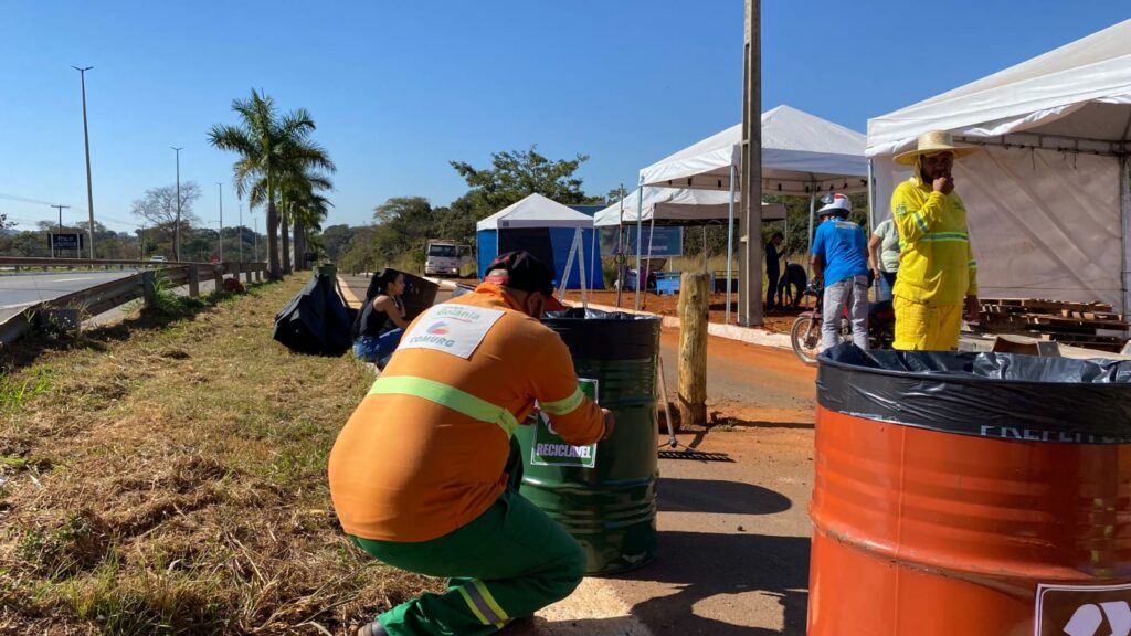 Prefeitura de Goiânia recolhe 8,5 toneladas de resíduos em trecho da Rodovia dos Romeiros