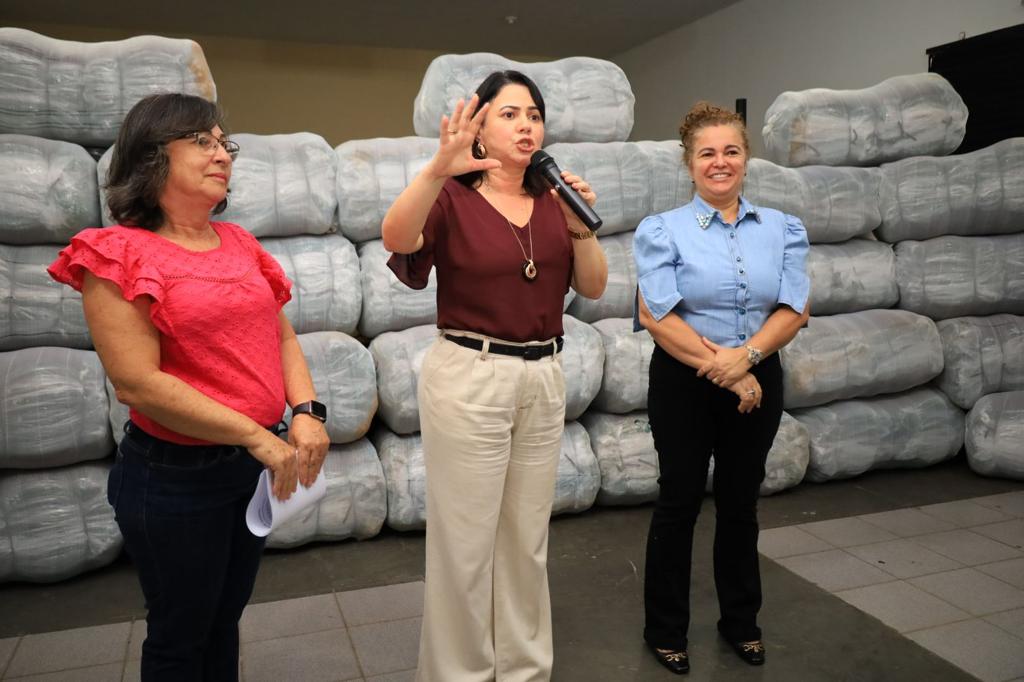 Prefeitura de Goiânia entrega cobertores para unidades de assistência social