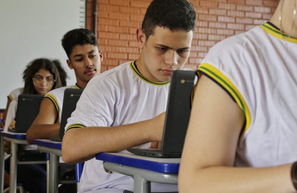Governo de Goiás lança cursinho preparatório ao Enem para estudantes da rede estadual