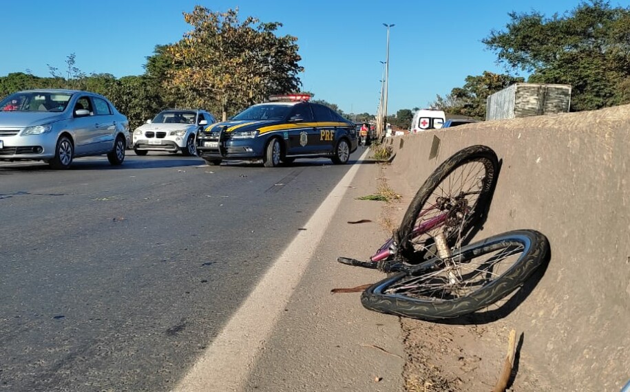 Acidente mata ciclista e causa congestionamento na BR-153, em Goiânia