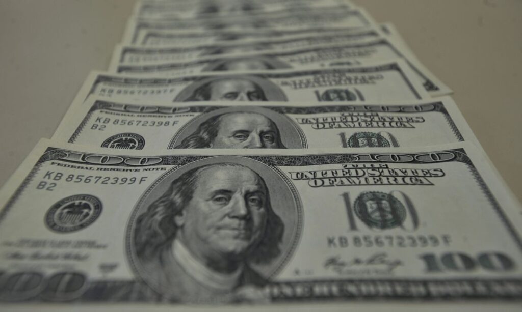 Queda do dólar no primeiro semestre é a maior em sete anos