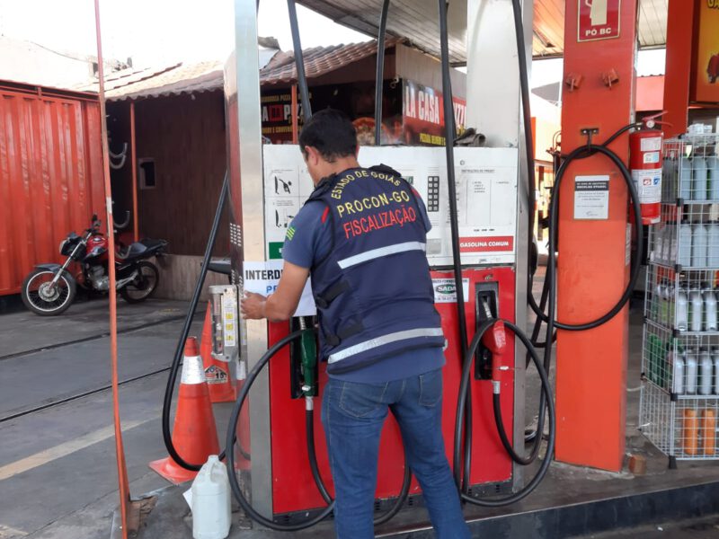 Posto em Goiânia é autuado por vender mais combustível que o abastecido