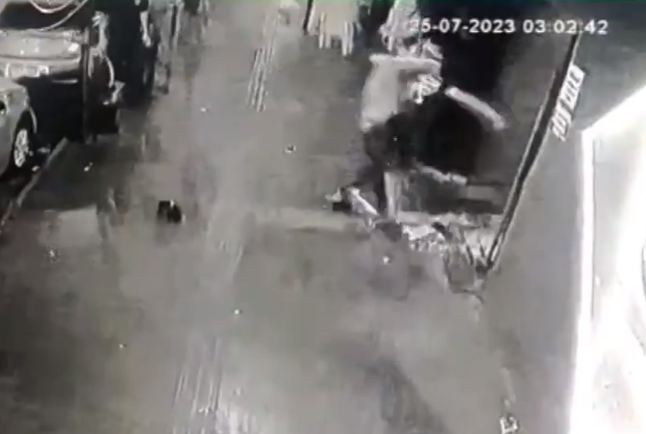 Homem é preso após tentar matar outro com facadas na porta de boate