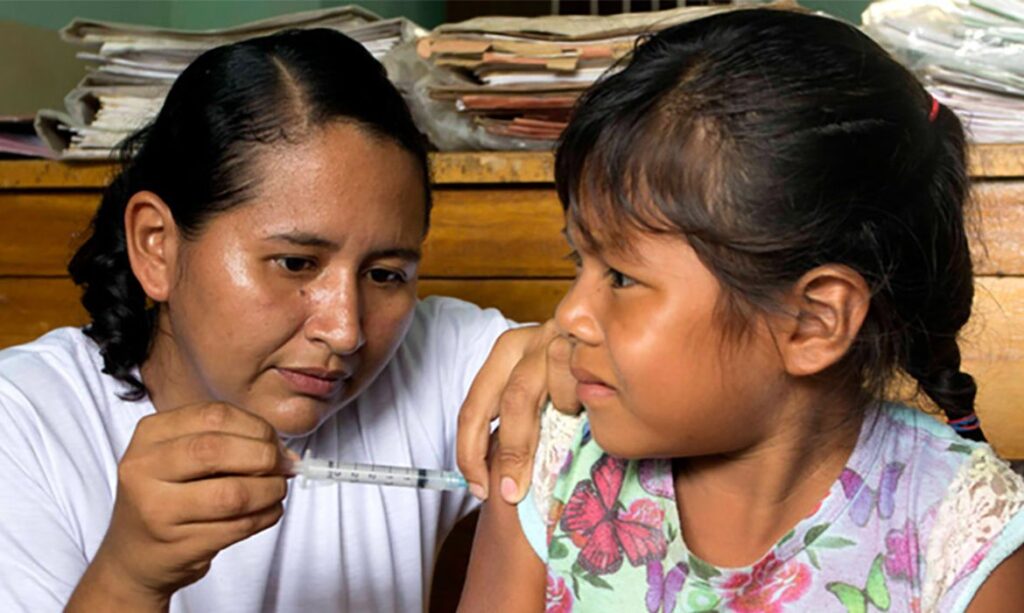 Países usam mais de 13 bilhões de vacinas para combater covid-19