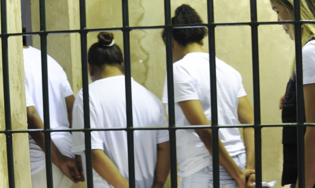 Apesar de decisão do STF, grávidas ainda são encarceradas no Brasil