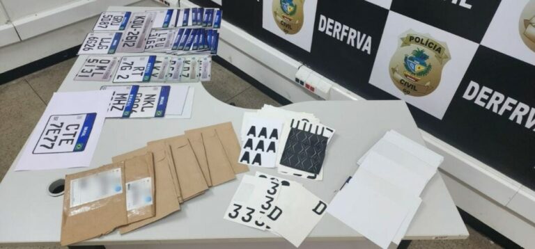 Polícia Civil prende homem em flagrante por falsificação e venda de placas veiculares falsas