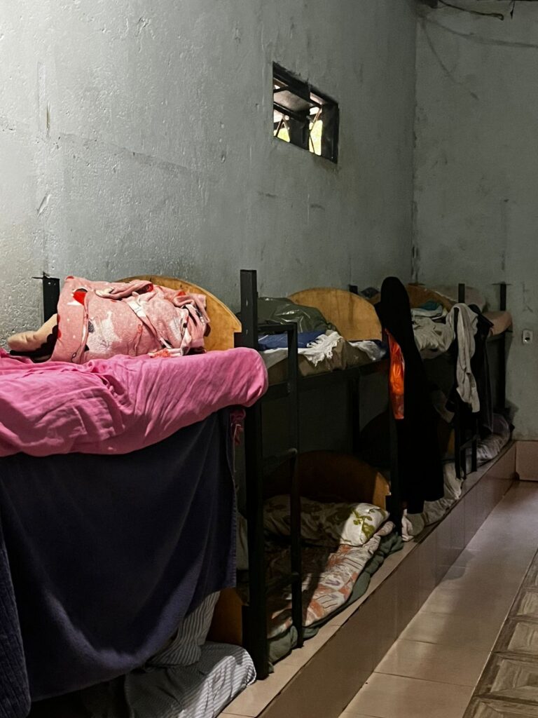 50 vítimas de cárcere privado e tortura são resgatadas em clínica clandestina, em Anápolis