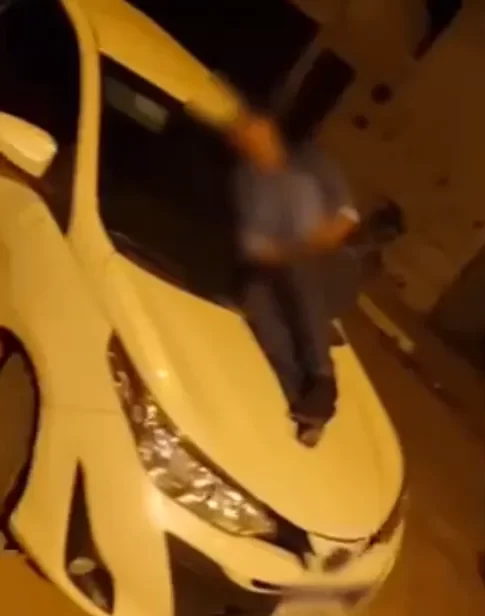 Homem é filmado dormindo em capô de carro estacionado durante show em Itaberaí