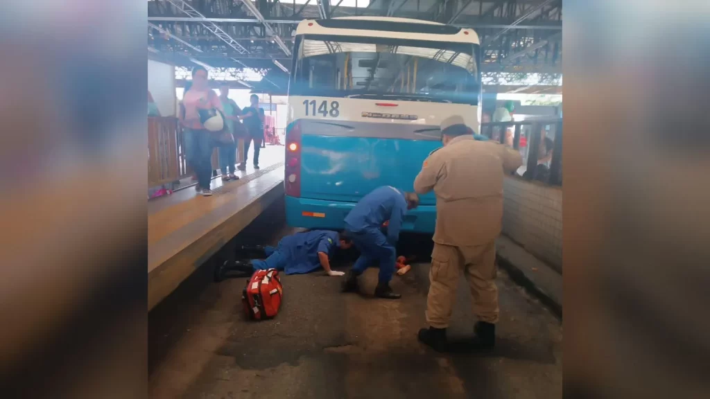 Mulher morre após ser atropelada por ônibus do Eixo Anhanguera em Goiânia