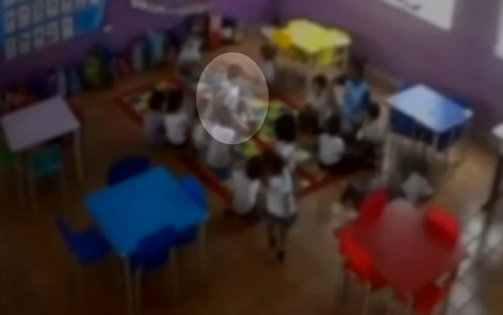 Escola deixa criança autista amarrada durante a aula para “acalma-lo”, em Posse