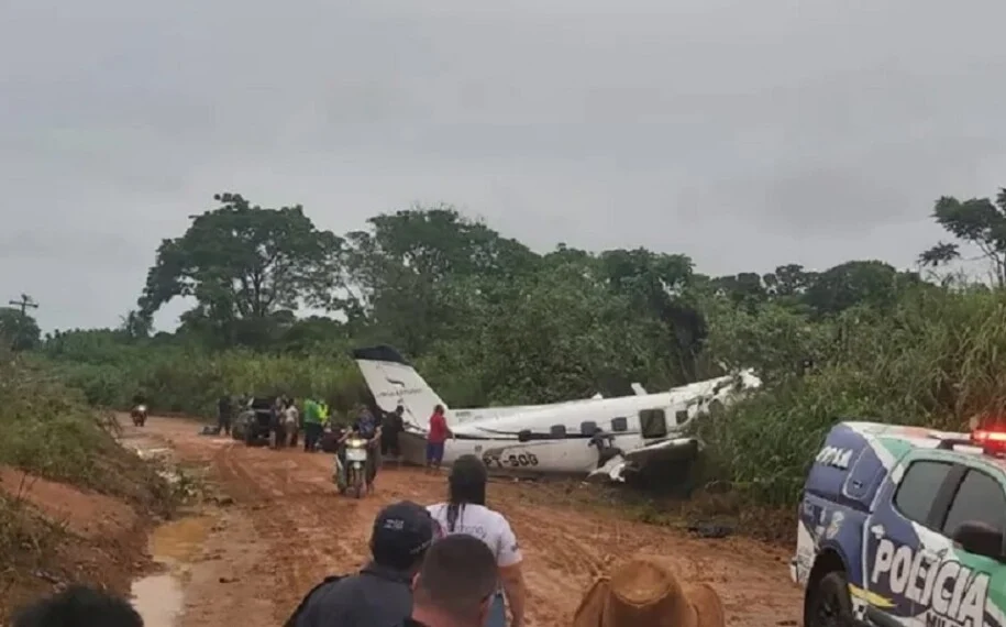 Corpos de goianos mortos em queda de avião são enterrados em Goiás