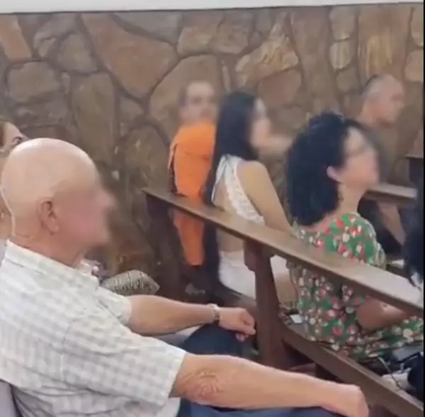 Mulher flagra marido e amante dentro de igreja durante missa