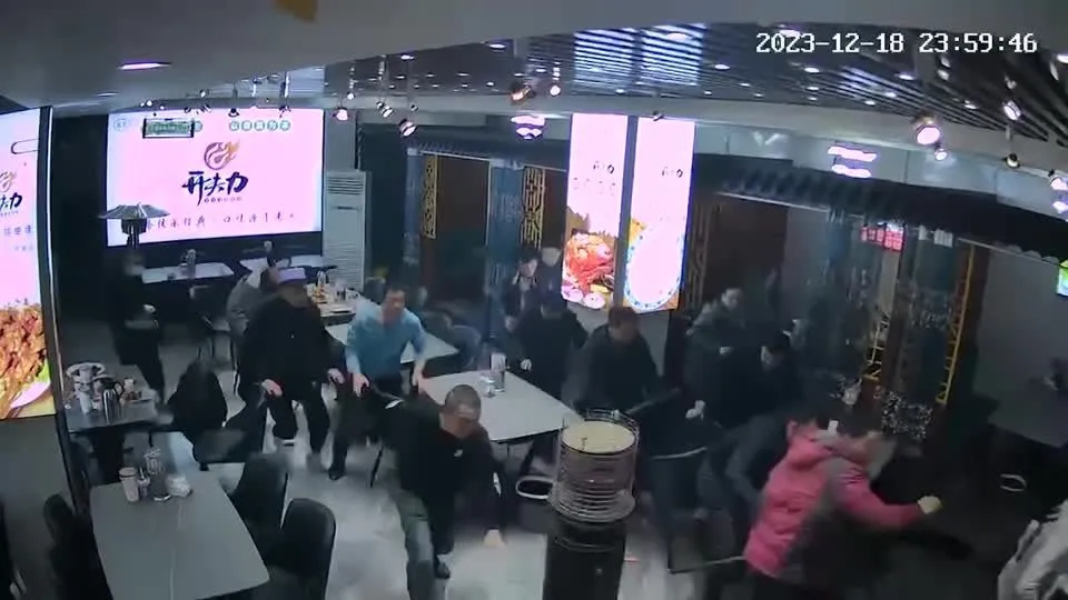 Terremoto de magnitude 6,2 atinge a China e aterroriza clientes de restaurante
