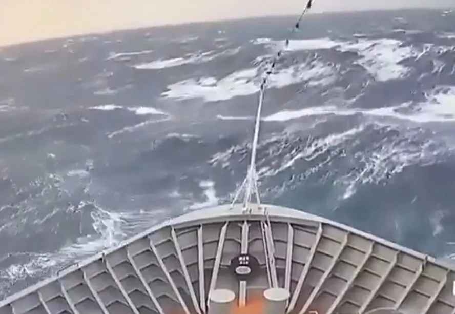 Onda gigante é filmada no Mar do Norte, na Dinamarca
