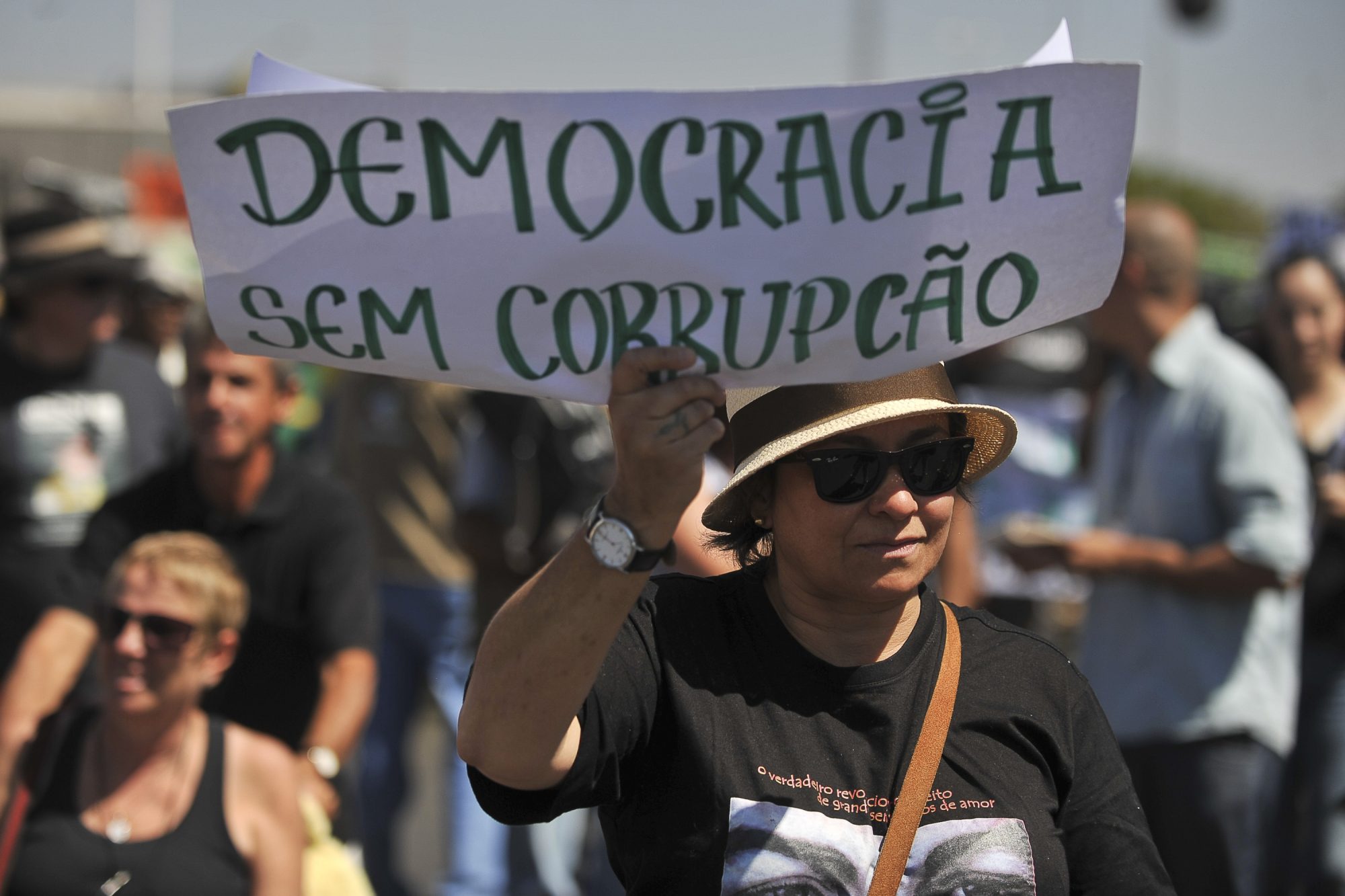Brasil cai 10 posições no ranking de percepção de corrupção