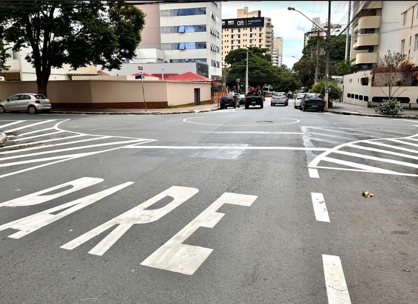 Prefeitura de Goiânia implanta rotatórias em dois cruzamentos para reordenamento de tráfego no Setor Oeste