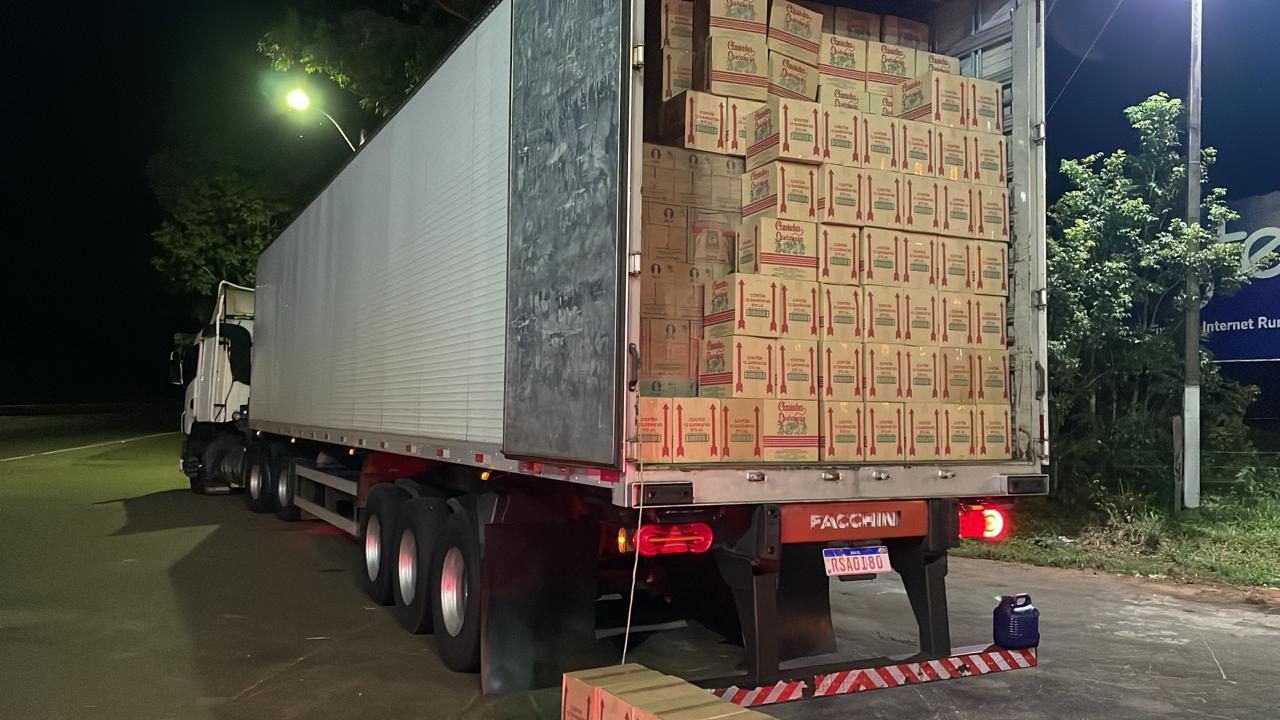 PRF e Fisco Estadual apreendem caminhão com mais de mil bebida alcoólicas sem nota fiscal
