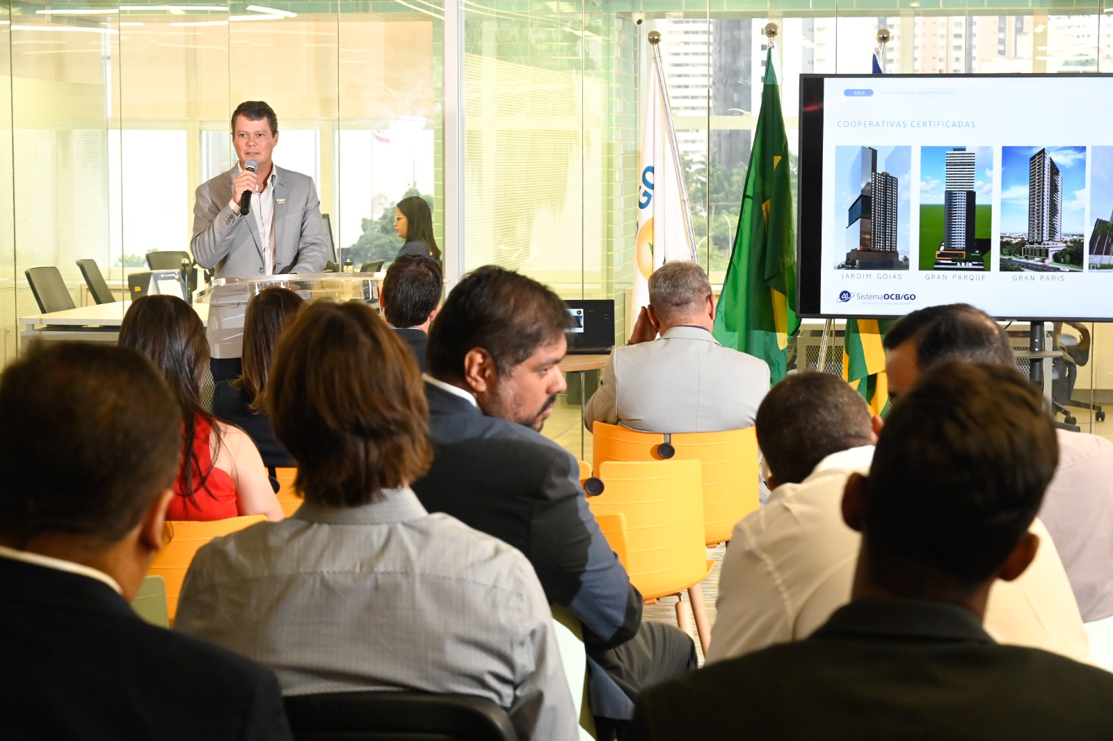 Entrega do Selo de Conformidade a cooperativas habitacionais na sede da OCB Goiás