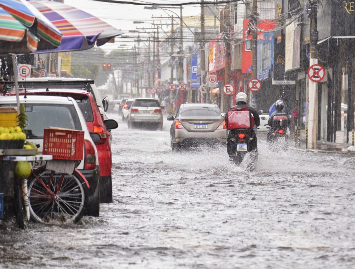 Cimehgo alerta para chuvas fortes em várias regiões de Goiás
