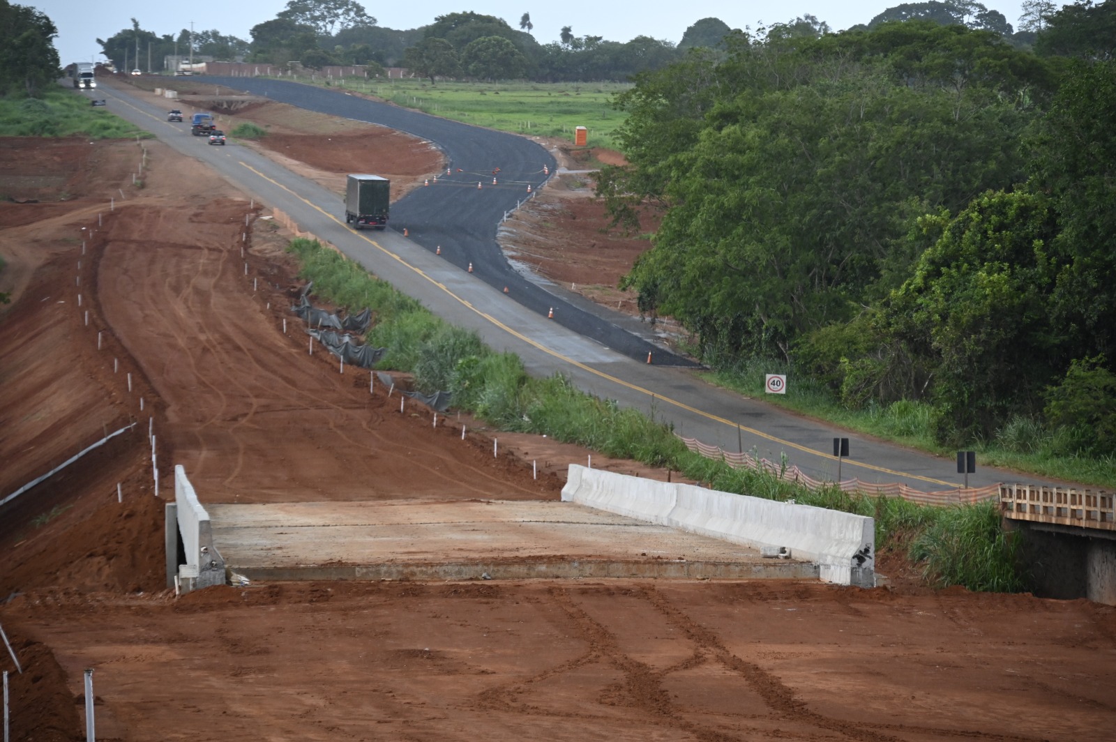 Governo de Goiás conclui ponte nas obras de duplicação da GO-010