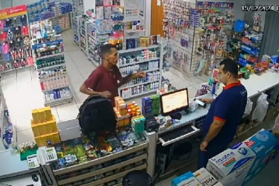 Suspeito é preso após assaltar farmácia com um facão em Goiânia 