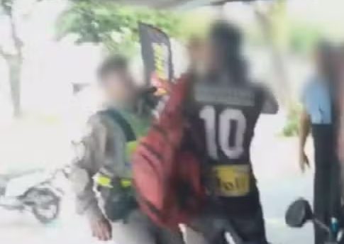 PM agride rapaz que filmava abordagem e o chama de “neguinho” em Goiânia