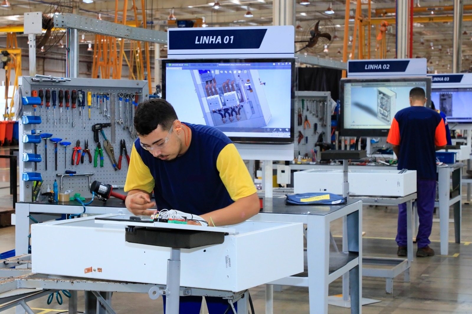 Com recorde de trabalhadores, Goiás subiu rendimento médio dos postos de trabalhos no final de 2023