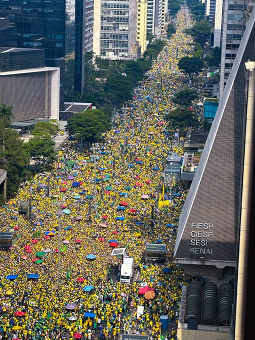 Imagem da Avenida Paulista durante o ato convocado pelo ex-presidente Jair Bolsonaro (PL), registrado por drones
