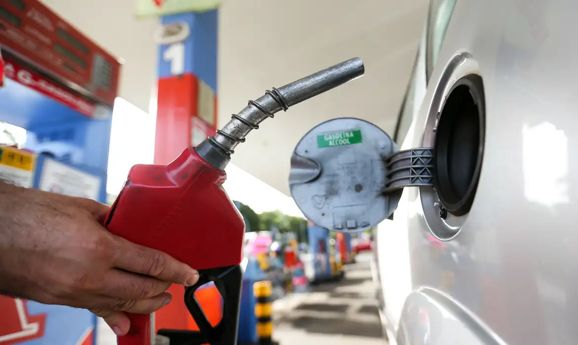 Gasolina fica estável, etanol em queda e diesel em alta na primeira quinzena de março em Goiás