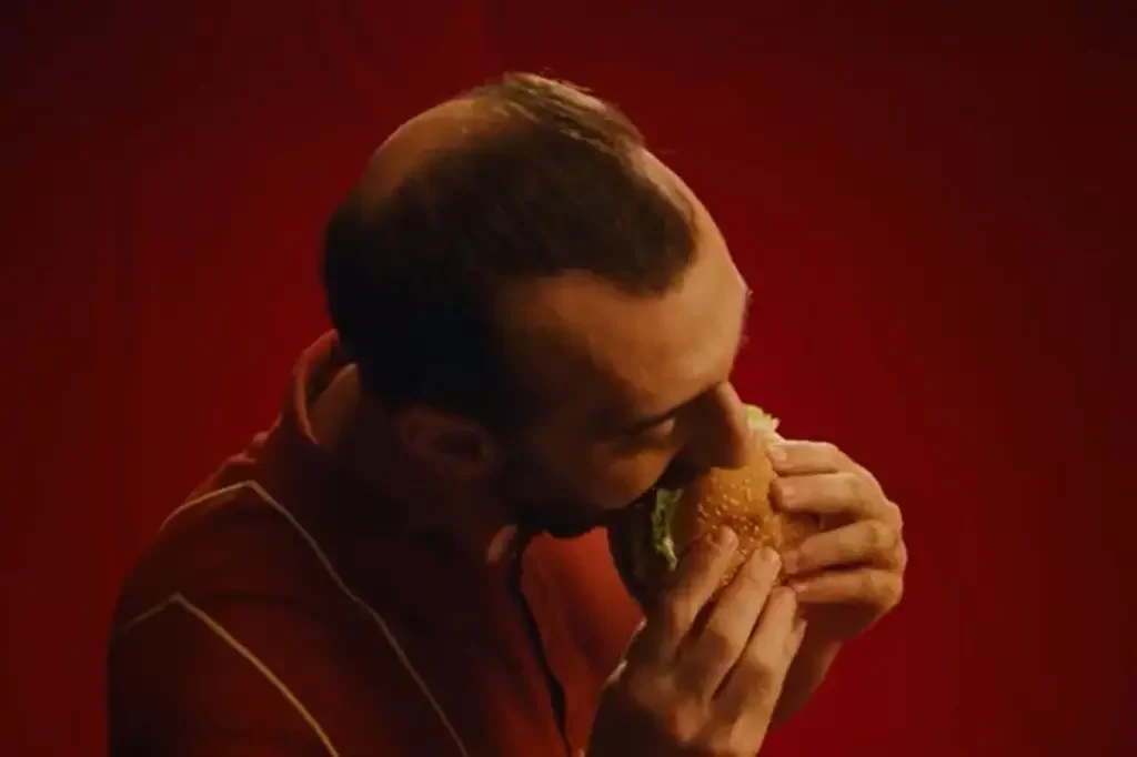 Burger King oferece sanduíche grátis para calvos com 'drive-thru' na cabeça