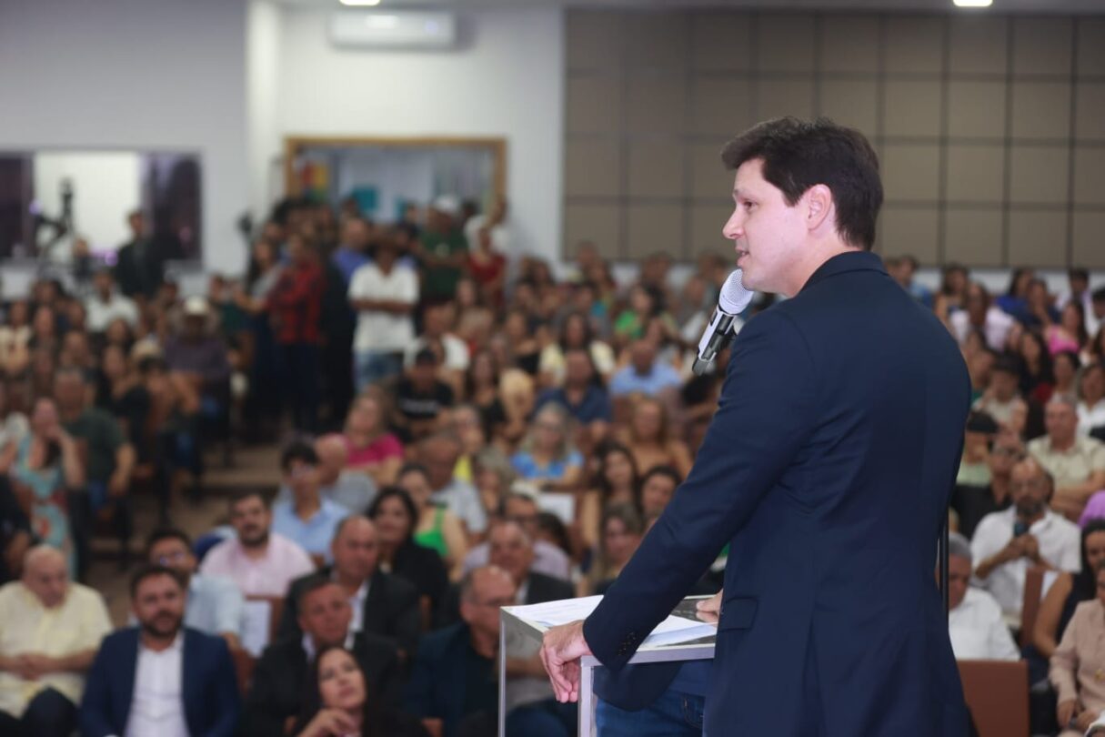 Governador em exercício, Daniel Vilela participa da inauguração da Escola Municipal Jaime Máximo, em Nerópolis (Foto: André Costa)