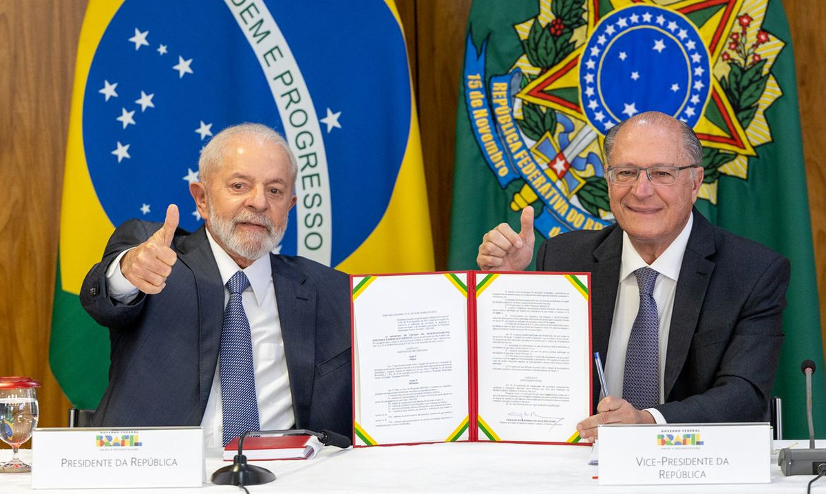 Presidente Luiz Inácio Lula da Silva e vice-presidente Geraldo Alckmin, da Casa Civil, na cerimônia de Assinatura de Atos relacionados ao Programa MOVER e Debêntures de Infraestrutura
