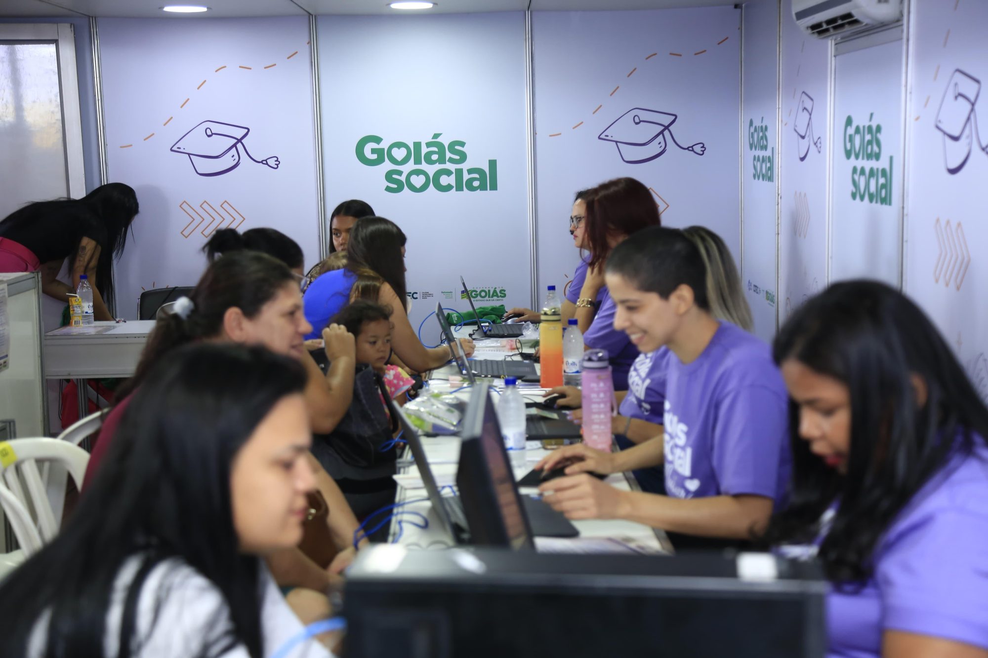 Goiás Social Mulher oferece mais de 40 serviços gratuitos ao público feminino na Praça Cívica